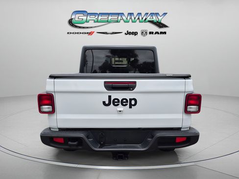 Used 2023 Jeep Gladiator Sport AWD/4WD image 3