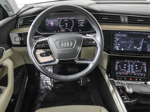 Used 2024 Audi Q8 e-tron Premium Plus w/ Premium Plus Package image 41