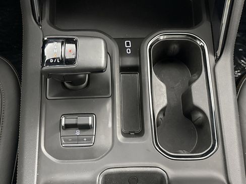 Used 2025 GMC Sierra 1500 AT4 w/ AT4 Premium Package AWD/4WD image 22
