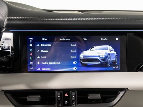 New 2025 Porsche Macan Turbo Electric image 34