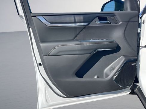 Used 2025 GMC Acadia Elevation FWD image 23