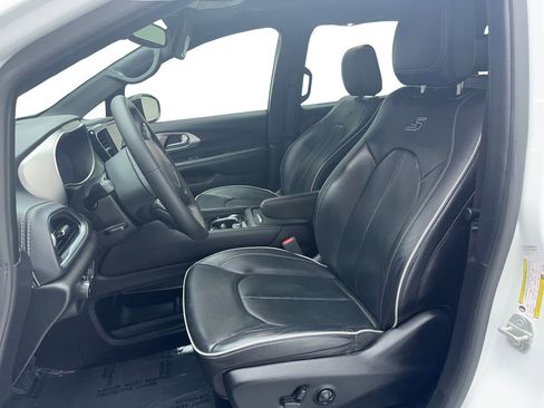 Used 2023 Chrysler Pacifica Limited w/ S Appearance Package FWD image 18