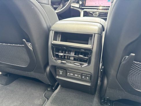 Used 2026 Jeep Grand Cherokee Limited AWD/4WD image 19