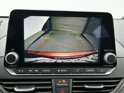 Used 2024 Nissan Altima 2.5 SV FWD image 13