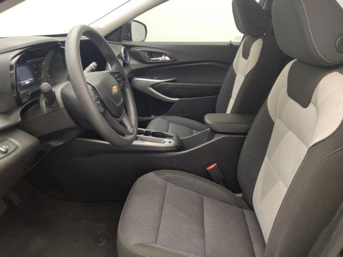 Used 2024 Chevrolet Trax LS w/ LS Convenience Package FWD image 17