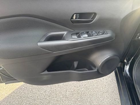 Used 2020 Nissan Kicks S image 9