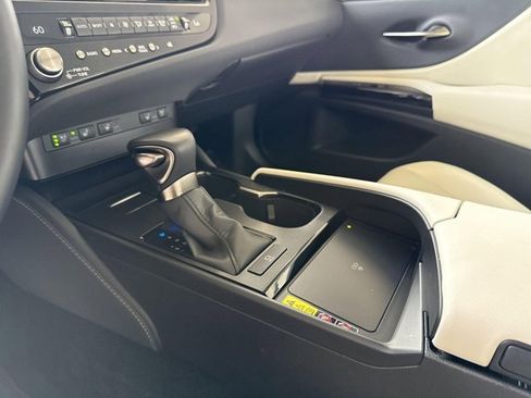 Certified 2025 Lexus ES 350 w/ Premium Package image 18