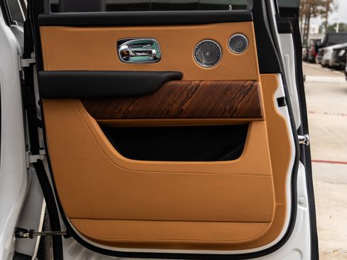 Certified 2022 Rolls-Royce Cullinan image 39