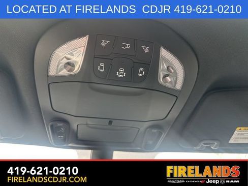 Used 2024 Chrysler Pacifica Limited w/ S Appearance Package FWD image 31