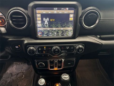 Used 2018 Jeep Wrangler Unlimited Sahara image 5