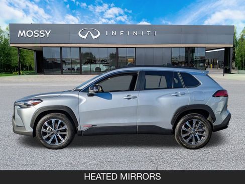 Used 2025 Toyota Corolla Cross XLE image 5