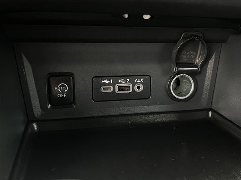 Certified 2025 Nissan Sentra SV image 17