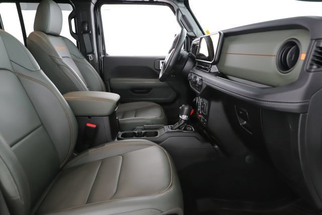 Used 2024 Jeep Gladiator Mojave AWD/4WD image 31