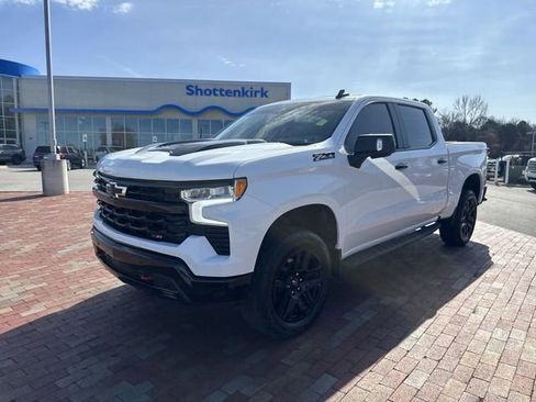 Used 2025 Chevrolet Silverado 1500 LT Trail Boss w/ Convenience Package II AWD/4WD image 1