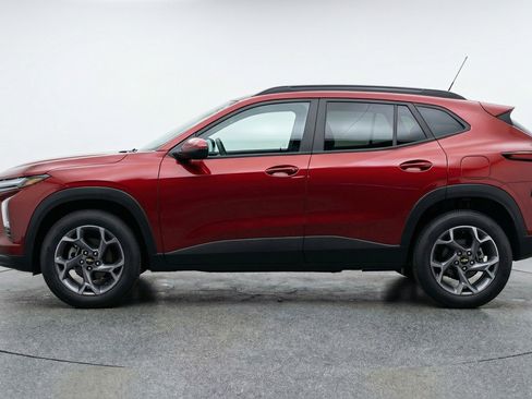Used 2025 Chevrolet Trax LT FWD image 5