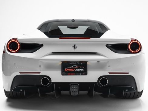 Used 2016 Ferrari 488 GTB Base image 8