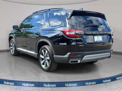 Certified 2025 Honda Pilot Touring image 8