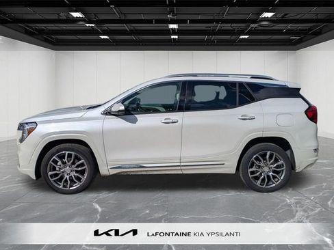 Used 2023 GMC Terrain Denali w/ Denali Premium Package AWD/4WD image 2