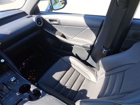 Used 2022 Lexus IS 350 F Sport image 11