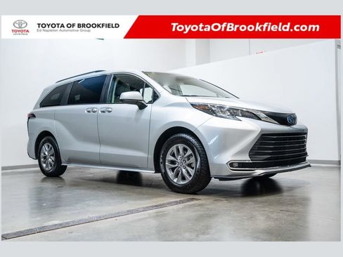 Used 2024 Toyota Sienna XLE FWD image 1