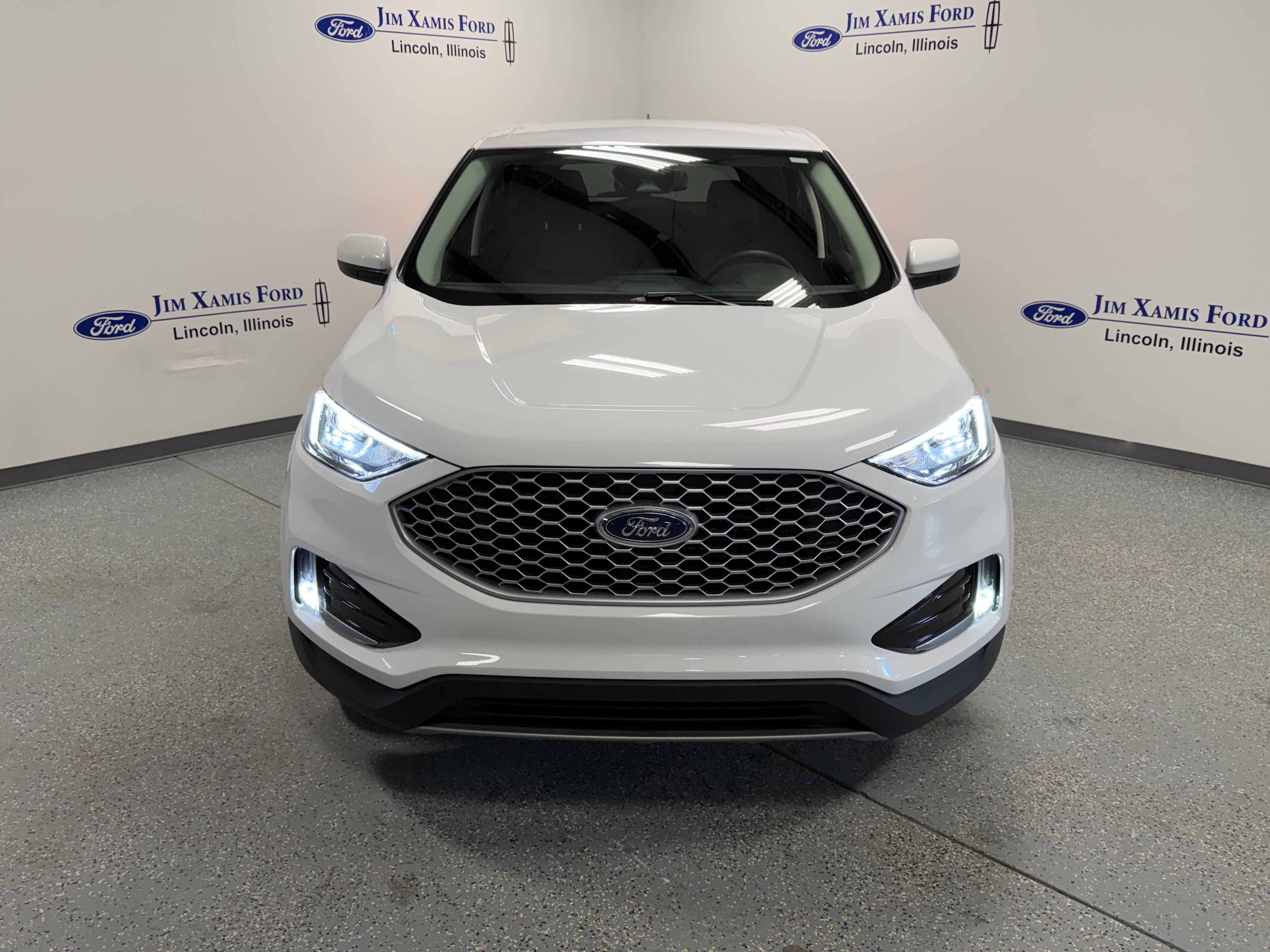 Used 2024 Ford Edge SEL w/ Convenience Package AWD/4WD image 2