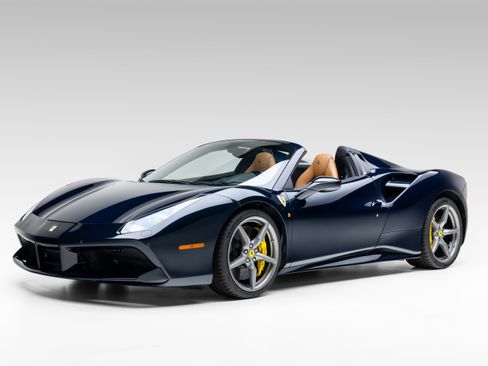 Used 2018 Ferrari 488 Spider RWD image 2