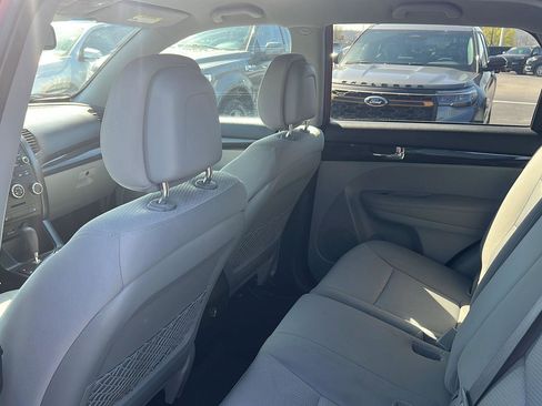 Used 2011 Kia Sorento LX w/ Convenience Pkg image 15