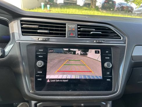 Used 2023 Volkswagen Tiguan SE AWD/4WD image 18