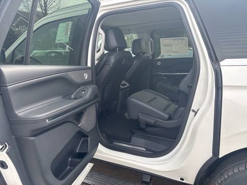 New 2025 Lincoln Navigator L Reserve image 29