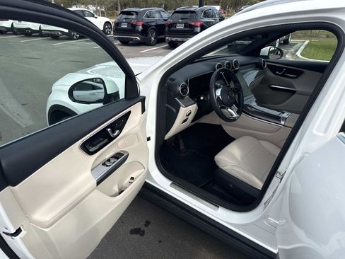 Used 2025 Mercedes-Benz GLC 300 image 18