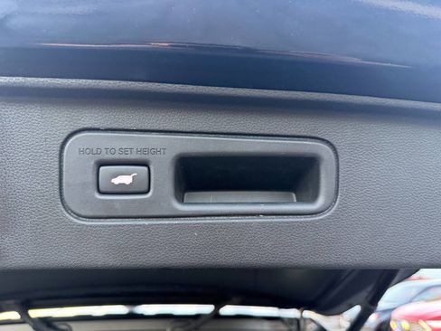 Used 2025 Honda Pilot Elite image 25