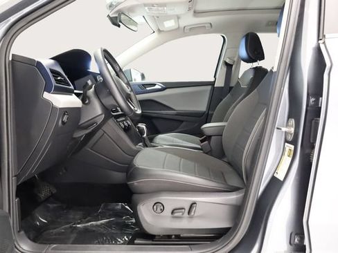 Used 2023 Volkswagen Taos SE w/ Panoramic Sunroof Package AWD/4WD image 14
