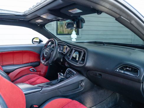 Used 2017 Dodge Challenger R/T Scat Pack w/ Leather Interior Group RWD image 21