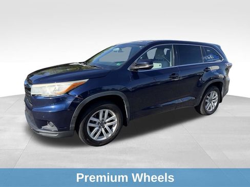 Used 2016 Toyota Highlander LE image 3