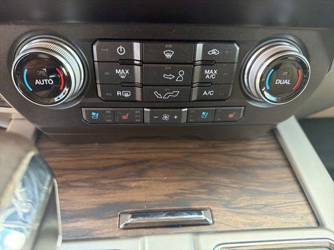 Certified 2019 Ford F150 Lariat w/ Equipment Group 502A Luxury AWD/4WD image 30