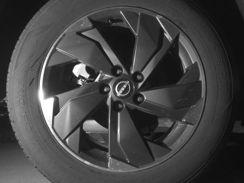 Used 2025 Nissan Rogue SV image 15