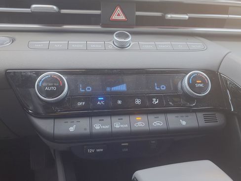 Certified 2025 Hyundai Elantra SEL FWD image 22