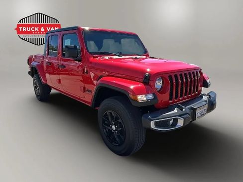 Used 2023 Jeep Gladiator Sport AWD/4WD image 8