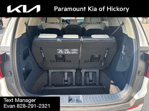 Used 2025 Kia Carnival EX FWD image 12
