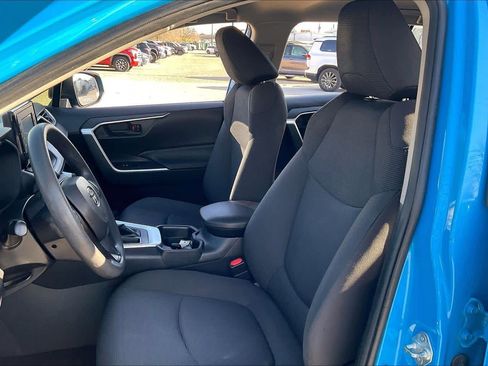 Used 2019 Toyota RAV4 LE image 8