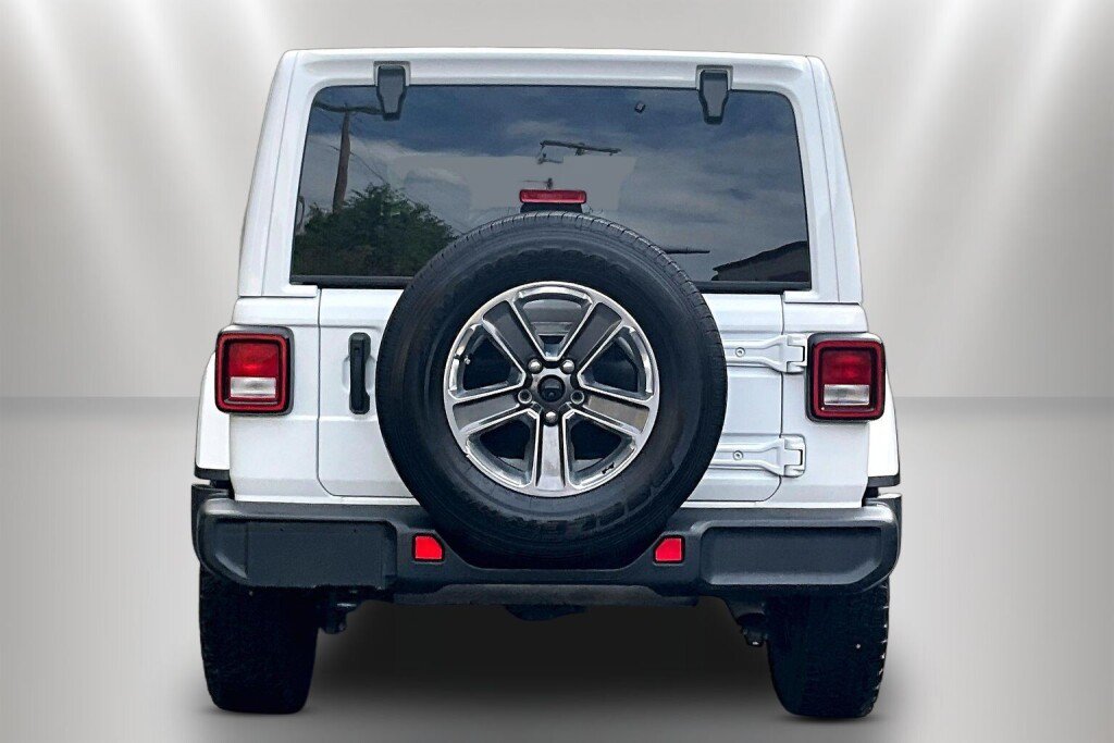 Used 2021 Jeep Wrangler Unlimited Sahara w/ Dual Top Group AWD/4WD image 6