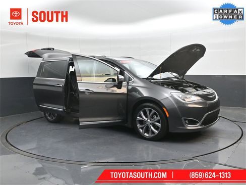 Used 2020 Chrysler Pacifica Limited image 49