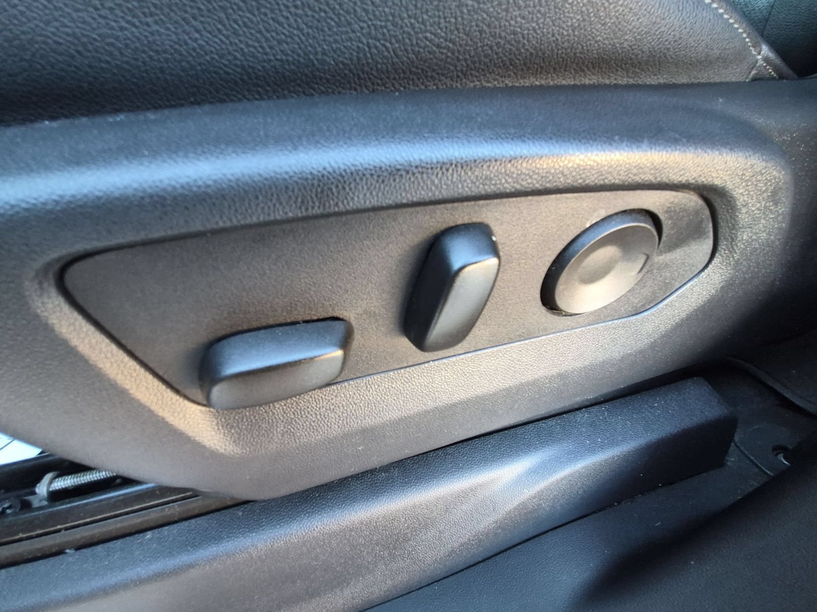 Used 2025 GMC Sierra 1500 SLT RWD image 25