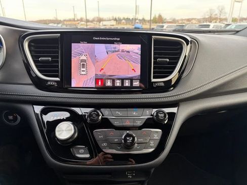 New 2026 Chrysler Pacifica Select w/ S Appearance Package image 18
