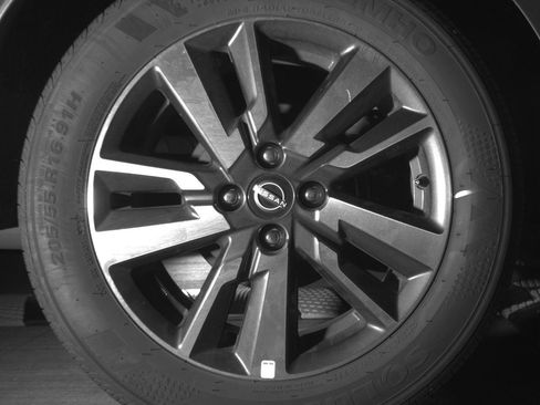 Used 2025 Nissan Versa SV FWD image 15