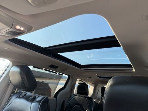 Used 2021 Chrysler Pacifica Limited image 11