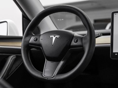 Used 2023 Tesla Model Y Long Range AWD/4WD image 18
