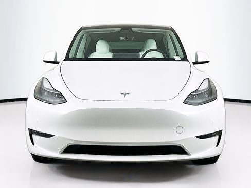 Used 2022 Tesla Model Y Long Range AWD/4WD image 2