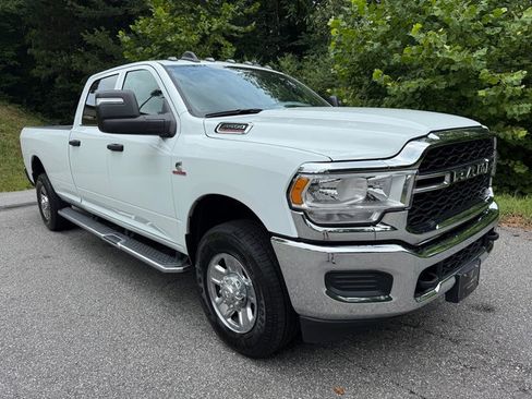 Used 2024 RAM 3500 Tradesman w/ Chrome Appearance Group image 4