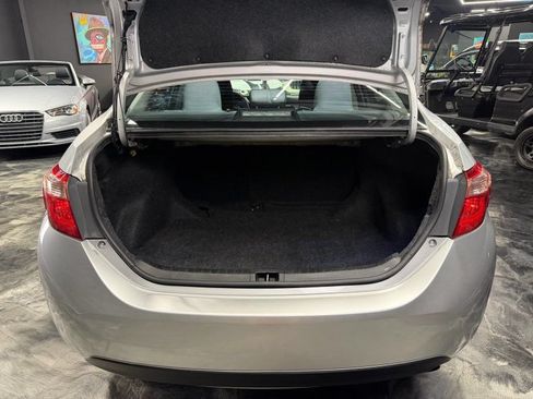 Used 2019 Toyota Corolla LE FWD image 19